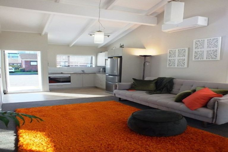 Photo of property in 3 Bellbird Place, Orewa, 0931