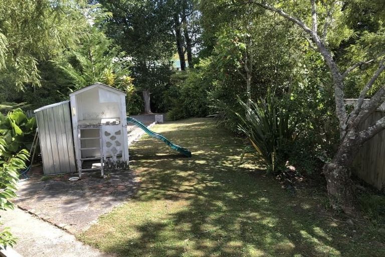 Photo of property in 16 Hillside Drive, Maoribank, Upper Hutt, 5018