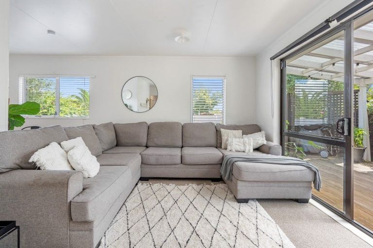 Photo of property in 16 Moki Place, Ruakaka, 0116