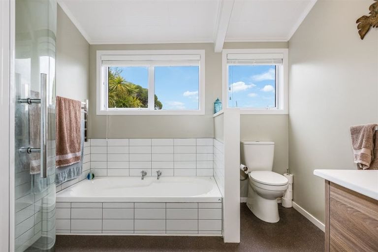 Photo of property in 5 Trevor Terrace, Paremata, Porirua, 5024