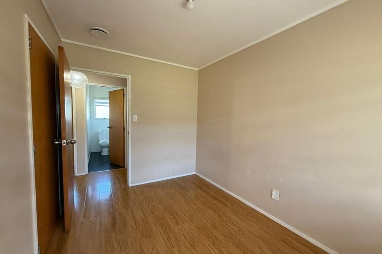 Photo of property in 10 Rook Place, Unsworth Heights, Auckland, 0632