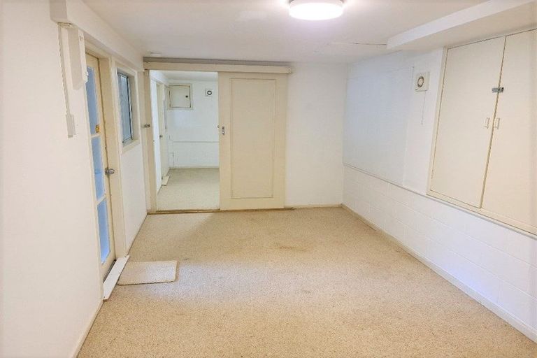 Photo of property in 6 Nicholson Place, Hillcrest, Auckland, 0627