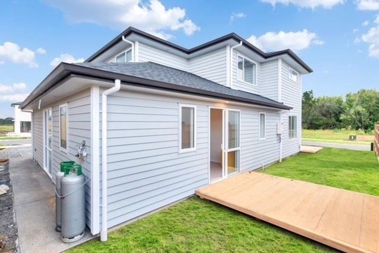 Photo of property in 2 Nohoanga Road, Karaka, Papakura, 2113