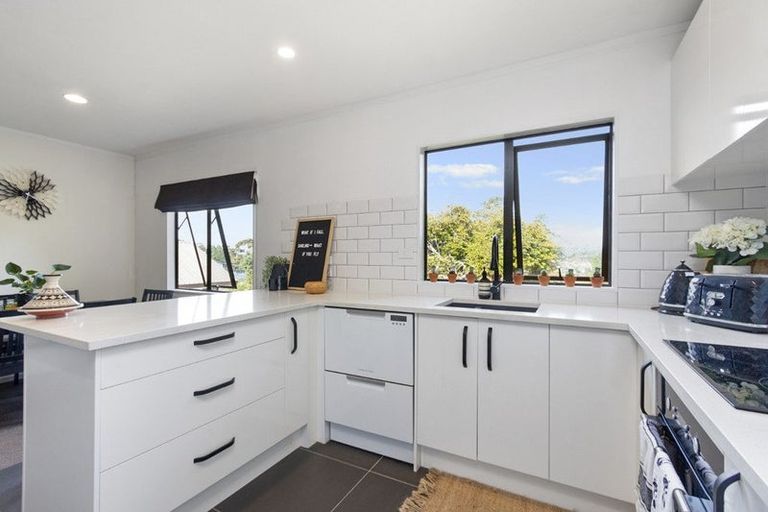 Photo of property in 3a John Webster Place, Glen Eden, Auckland, 0602