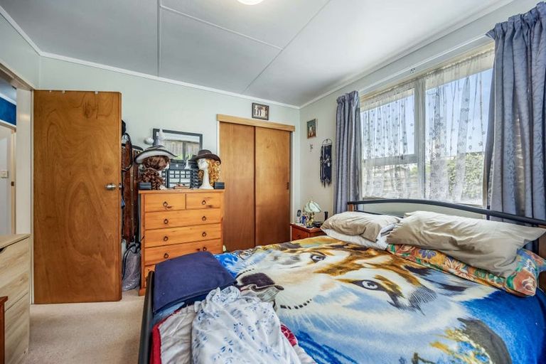 Photo of property in 28 Tiroiti Grove, Stokes Valley, Lower Hutt, 5019