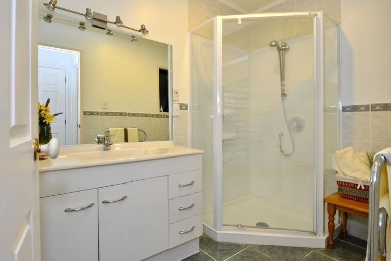 Photo of property in 136 Wiseley Road, West Harbour, Auckland, 0618