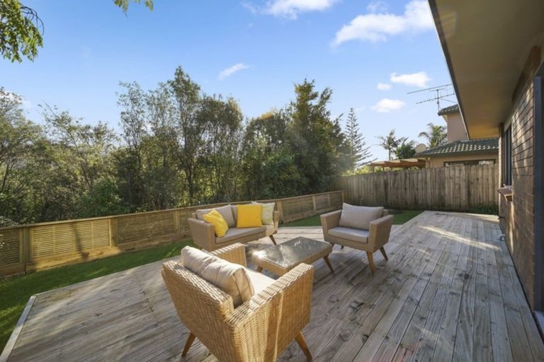 Photo of property in 15 Renlee Place, Shelly Park, Auckland, 2014