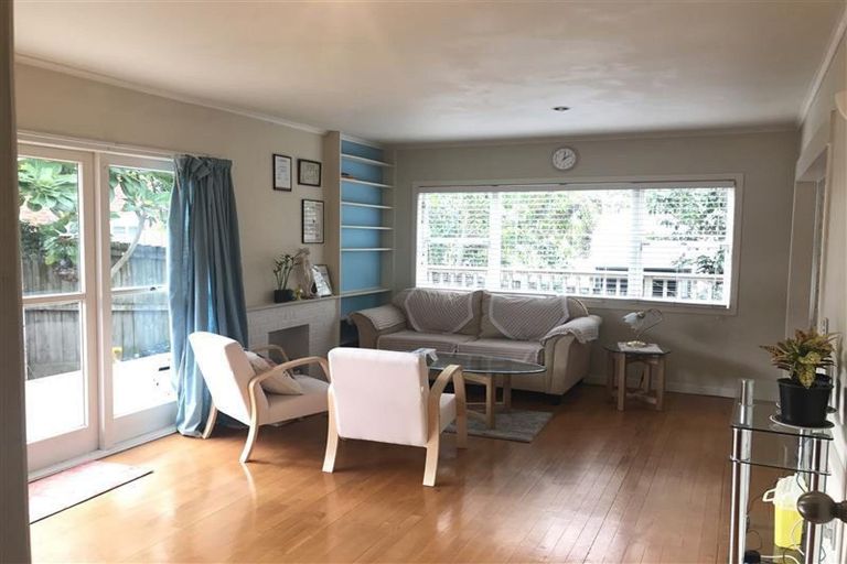 Photo of property in 1/23 Forrest Hill Road, Milford, Auckland, 0620