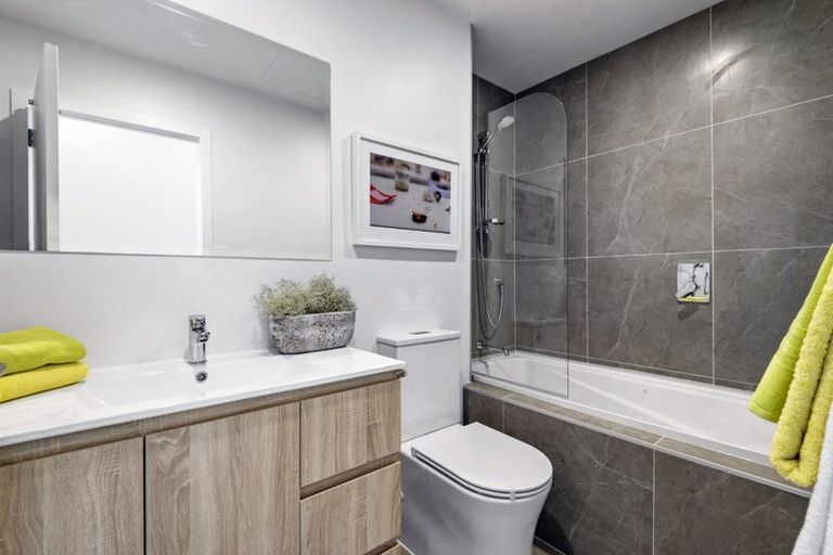 Photo of property in 2/19 Windlass Street, Long Bay, Auckland, 0630