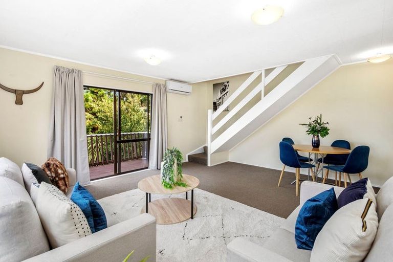 Photo of property in 28a Cheltenham Terrace, Newlands, Wellington, 6037