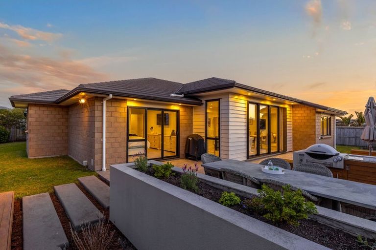 Photo of property in 10 Taranui Way, Paraparaumu Beach, Paraparaumu, 5032