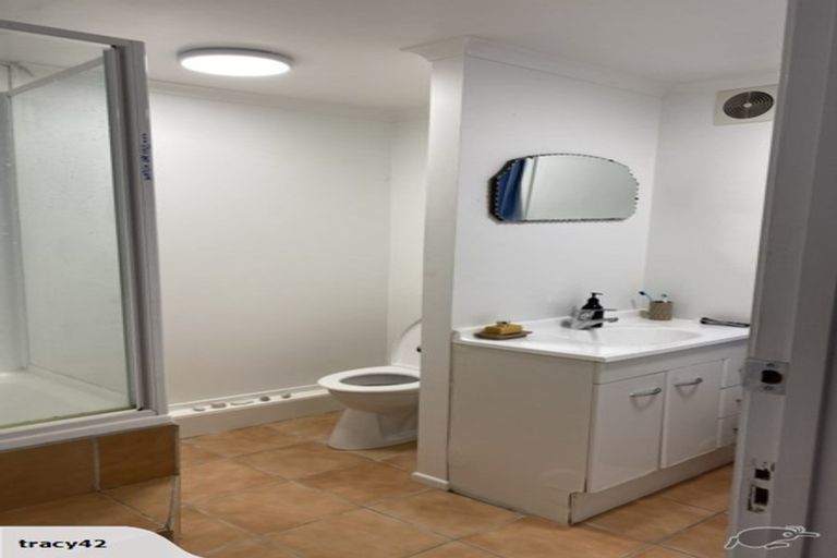 Photo of property in 53a Onedin Place, Titirangi, Auckland, 0604