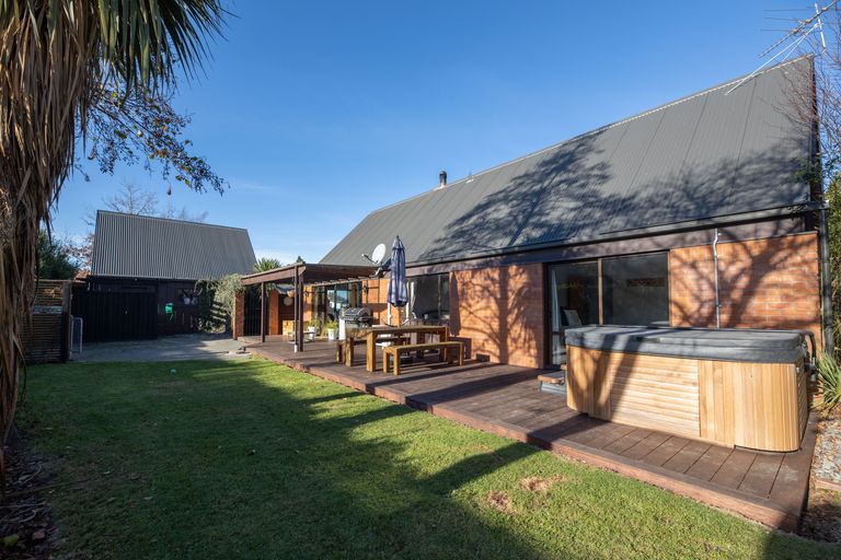 Photo of property in 38 Oakden Drive, Darfield, 7510