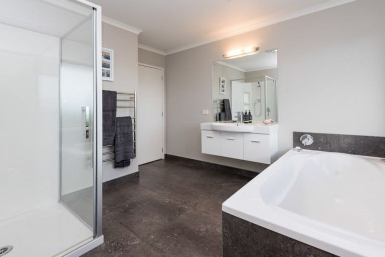 Photo of property in 8 William Andrew Road, Pukekohe, 2120