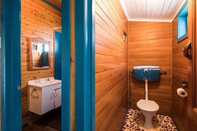 Photo of property in 41 Durham Street, Picton, 7220