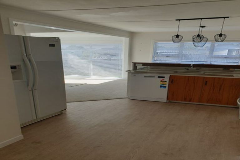 Photo of property in 15 Turakina Street, Merrilands, New Plymouth, 4312