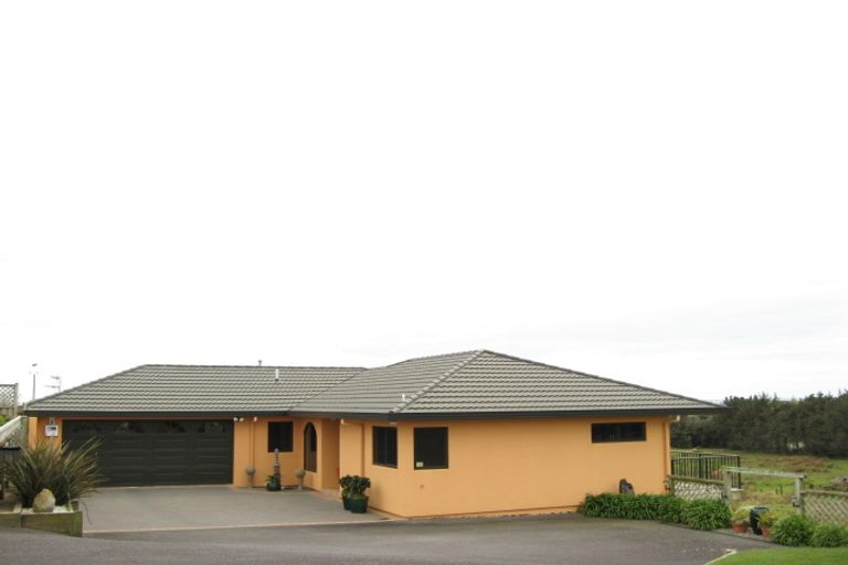 Photo of property in 19 Chatswood Grove, Fitzroy, New Plymouth, 4312