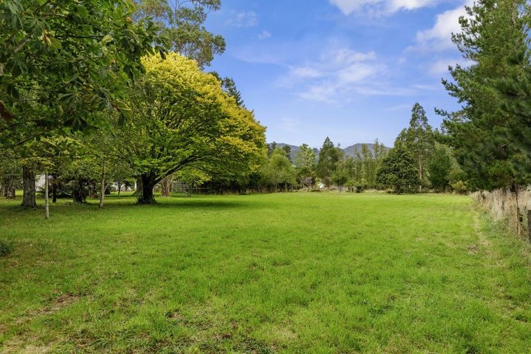Photo of property in 84 Crowther Road, Wainuiomata, 5373