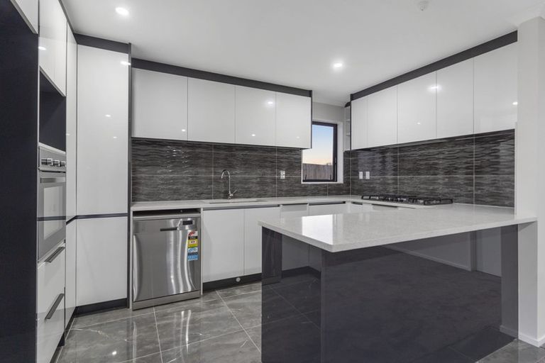 Photo of property in 2 Puriri Road, Manurewa, Auckland, 2102