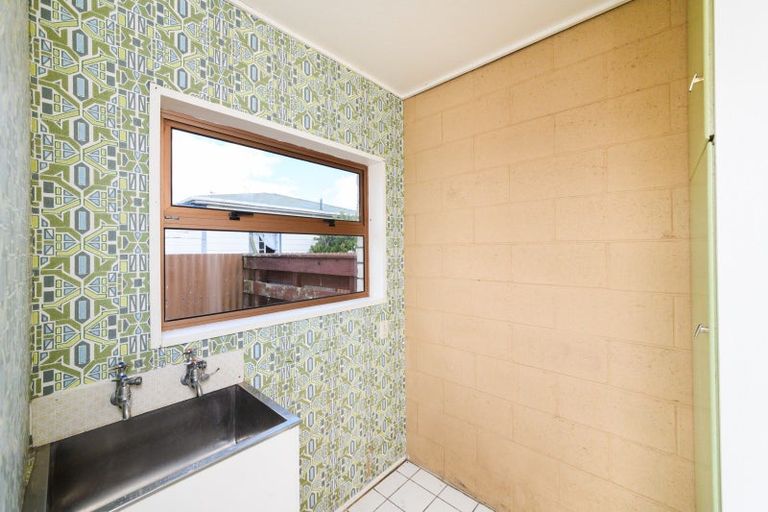 Photo of property in 15a Carthew Street, Feilding, 4702