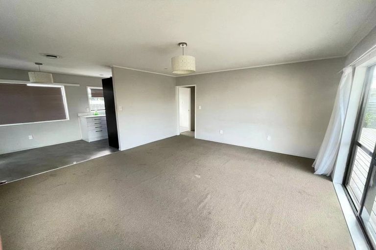 Photo of property in 2/26 Zelda Avenue, Clover Park, Auckland, 2023