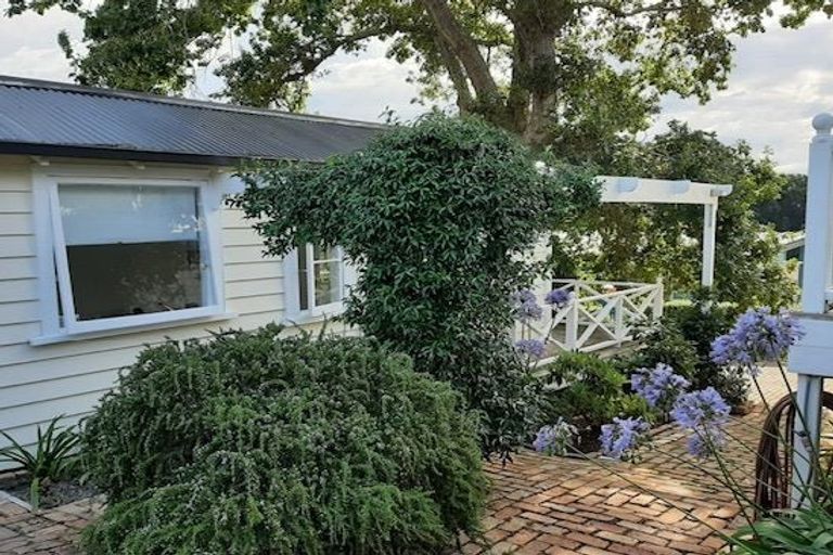 Photo of property in 13 Robertson Street, Russell, 0202