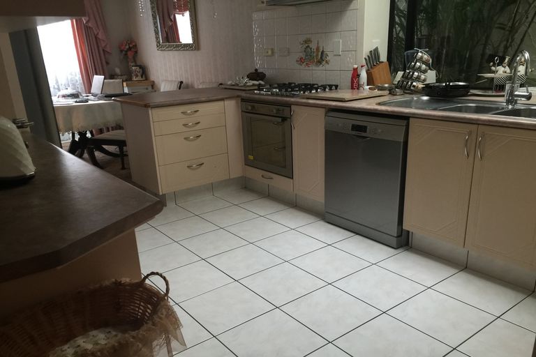 Photo of property in 1/47 Edmonton Road, Henderson, Auckland, 0612