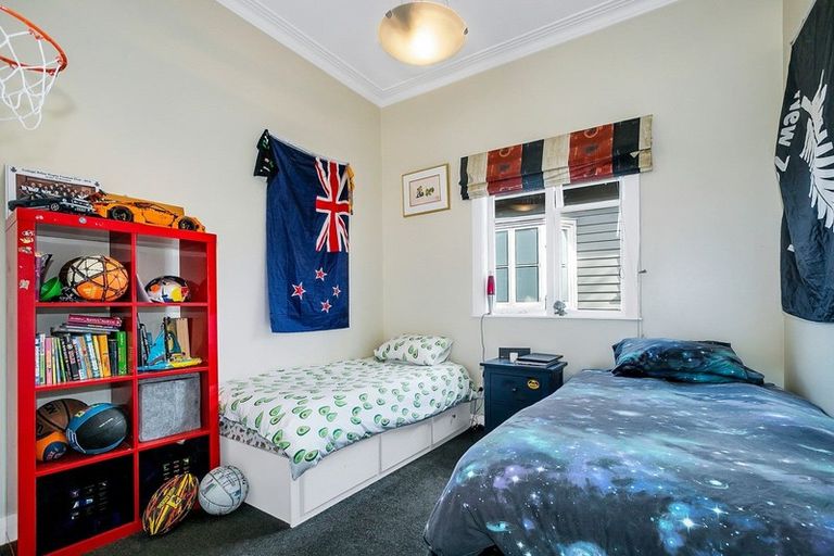 Photo of property in 63 Dignan Street, Point Chevalier, Auckland, 1022