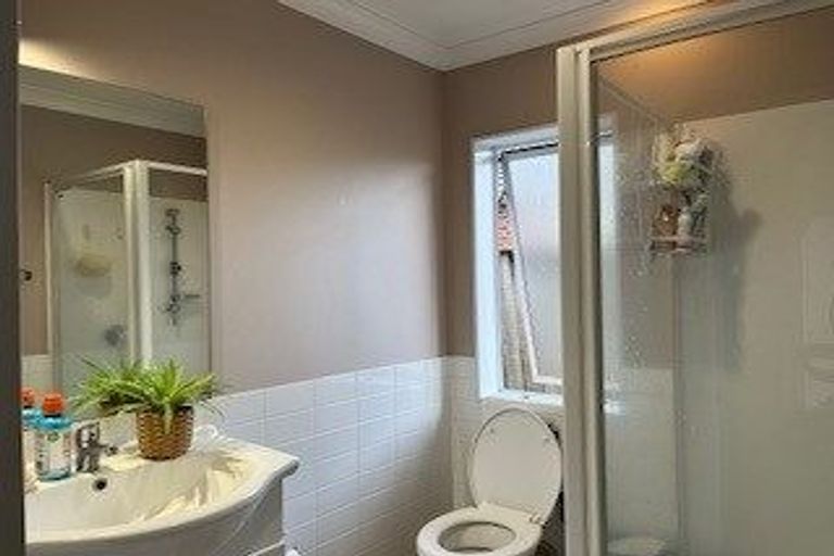 Photo of property in 32a Rimu Street, New Lynn, Auckland, 0600