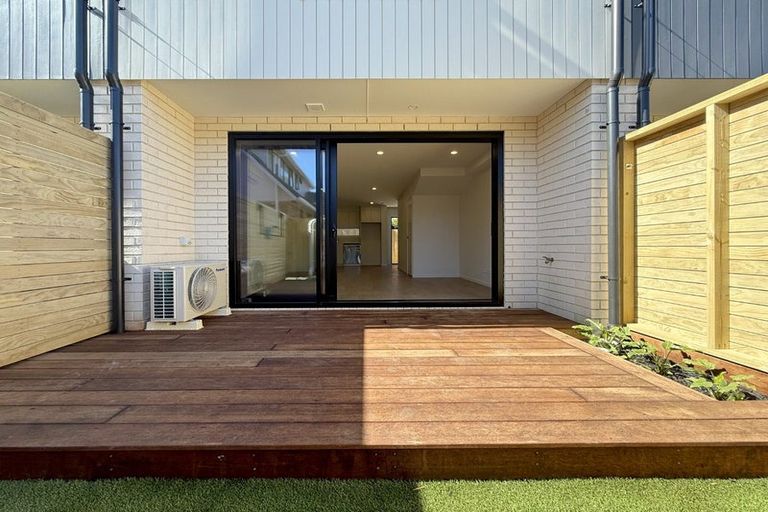 Photo of property in 2/51 Yeovil Road, Te Atatu Peninsula, Auckland, 0610