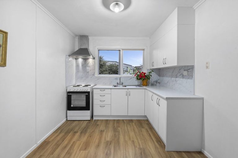 Photo of property in 2/10 Mahon Place, Papatoetoe, Auckland, 2025