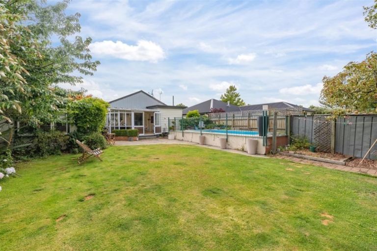 Photo of property in 17 Alpha Avenue, Strowan, Christchurch, 8052