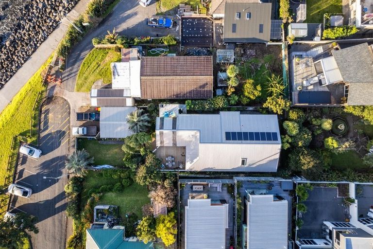 Photo of property in 42 Octavius Place, New Plymouth, 4312