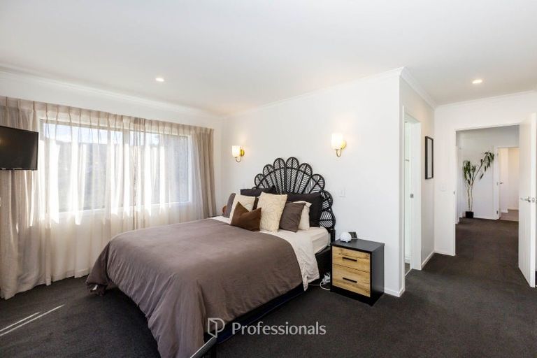 Photo of property in 22 Rewarewa Way, Timberlea, Upper Hutt, 5018