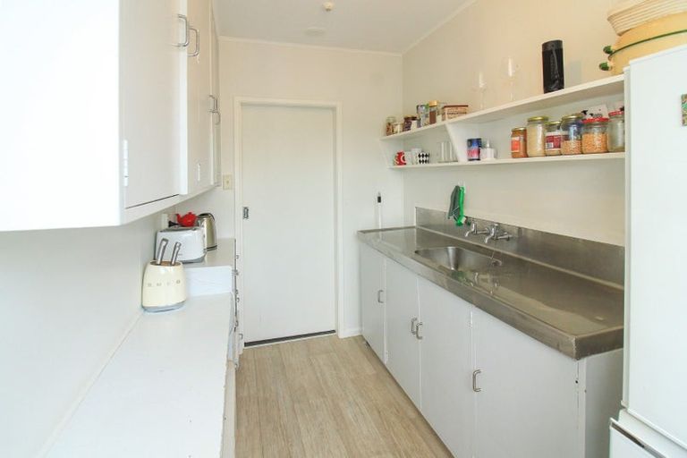 Photo of property in Victoria Court, 11/4 Queen Street, Mount Victoria, Wellington, 6011