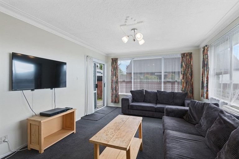Photo of property in 2/272 Main North Road, Redwood, Christchurch, 8051