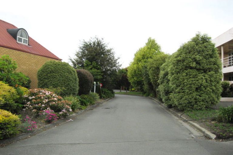 Photo of property in 12 Derenzy Place, Avonhead, Christchurch, 8042