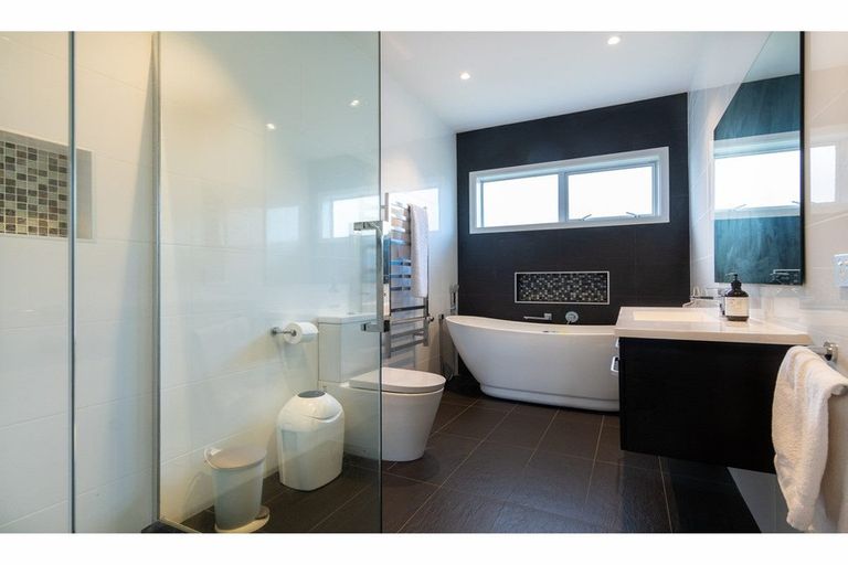 Photo of property in 4 York Terrace, Riverhead, 0820