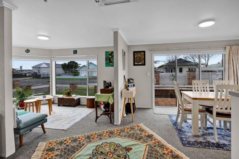 Photo of property in 11 Grey Street, Hawera, 4610
