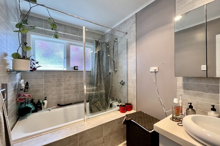 Photo of property in 1/16 Roseburn Place, Pakuranga, Auckland, 2010