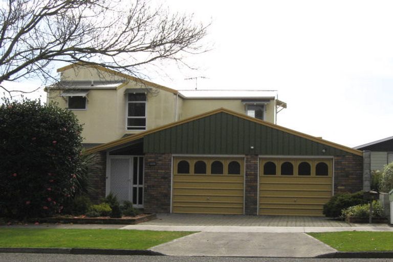 Photo of property in 15 Churchill Street, Levin, 5510