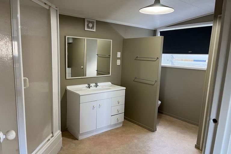 Photo of property in 9 Trelawn Place, Cockle Bay, Auckland, 2014