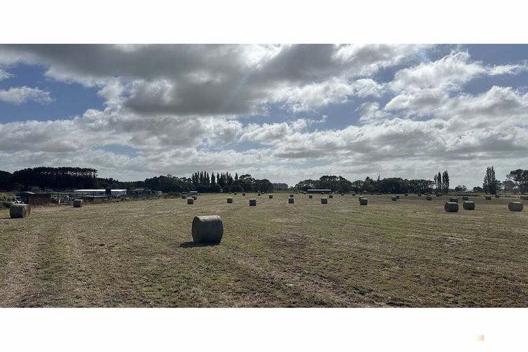 Photo of property in 8 Barretts Road, Seadown, 7973