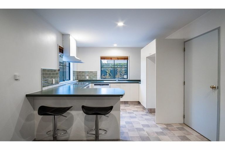 Photo of property in 2/32 Brockworth Place, Riccarton, Christchurch, 8011