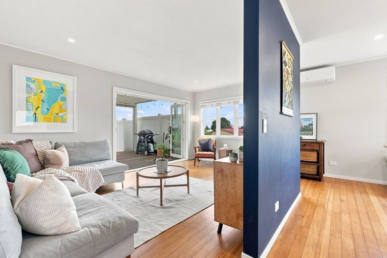 Photo of property in 1/77 Birkdale Road, Birkdale, Auckland, 0626