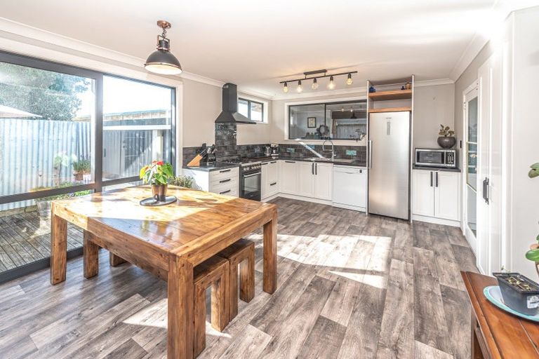 Photo of property in 12 Kowhai Street, Castlecliff, Whanganui, 4501