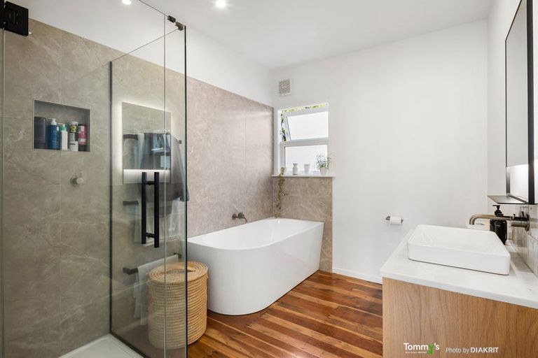 Photo of property in 42 Lohia Street, Khandallah, Wellington, 6035