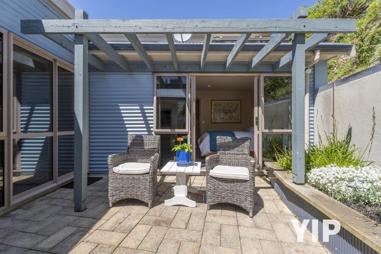 Photo of property in 14 Dress Circle, Newlands, Wellington, 6037