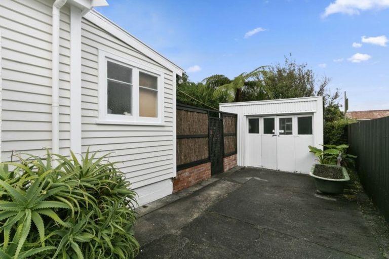 Photo of property in 1 Pitt Street, Moera, Lower Hutt, 5010