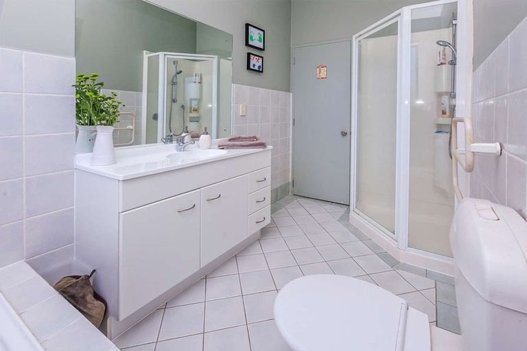 Photo of property in 9 Fearnley Grove, Albany, Auckland, 0632